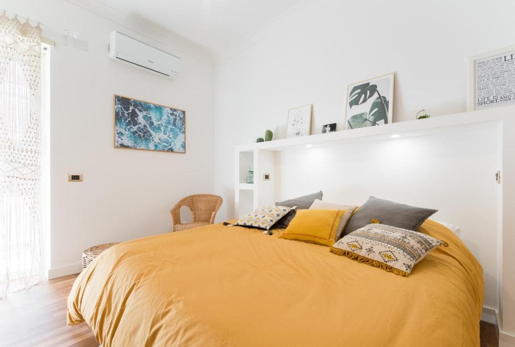 Bedroom with air conditioning and window onto the balcony